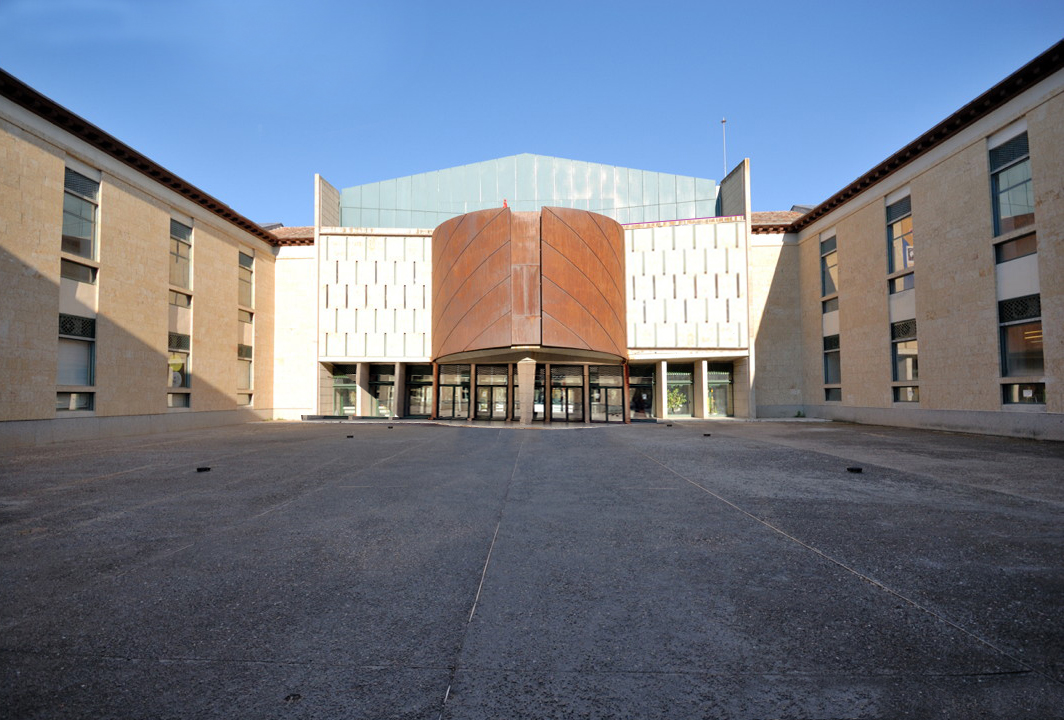 Entrada al Centro Cultural 